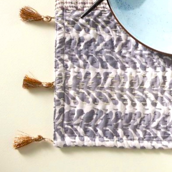 New in Package Anthropologie Heritage Kantha Placemat-Gray Motif - Picture 3 of 8
